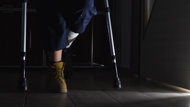 Focus Walking Crutches Home Injury Discomfort Difficulty — Stock Video