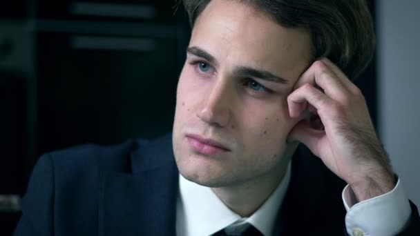 Пригнічений Молодий Красивий Чоловік Депресія Нездужання Смуток — стокове відео