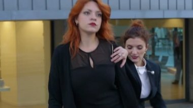 rekabet, iş, tartışmalar. Çalışma arkadaşları güçlü bir tartışma var 