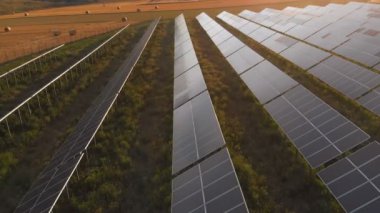 Rüzgar türbini elektrik üretiyor