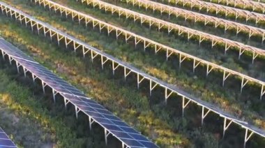 Rüzgar türbini elektrik üretiyor