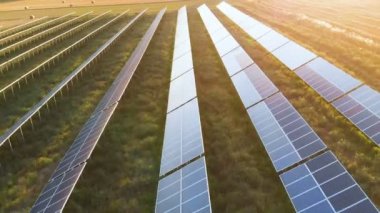 Rüzgar türbini elektrik üretiyor