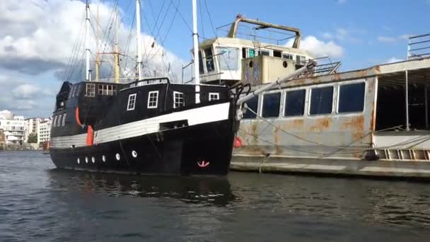 Навигация Городском Порту Лодки Причалы Спокойствие Bristol — стоковое видео