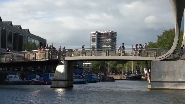 ブリストル イギリスの運河の都市でのセーリング — ストック動画