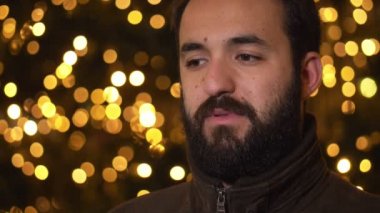 dalgın genç adam gözleri - Noel zamanı kapanış hayal