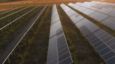 Rüzgar türbini elektrik üretiyor