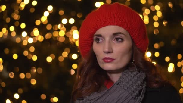 Eenzaamheid Verdriet Kerstmis Treurig Eenzaam Jonge Vrouw Straat — Stockvideo