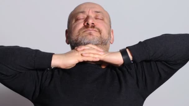 あくびハゲの中年の男性と Stretching Tiredness — ストック動画