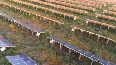 Rüzgar türbini elektrik üretiyor