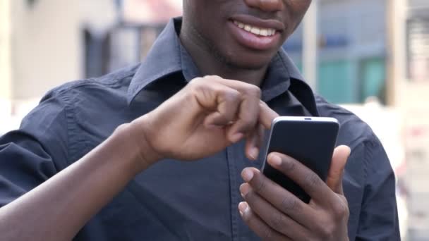 Young African Man Scrolling Smartphone Outdoor Slow Motion — Stock Video