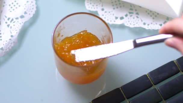 Rozprzestrzeniania Się Smaczne Zacięcie Herbatniki Plasterka Zdrowe Śniadanie — Wideo stockowe