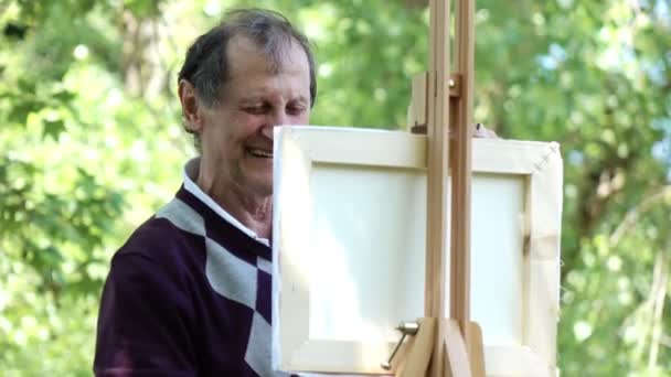 Velho Homem Pintando Desenho Paisagem Natureza Natureza Arte — Vídeo de Stock