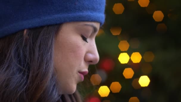 Traurig Nachdenkliche Einsame Frau Allein Weihnachten Outdoor Profil — Stockvideo