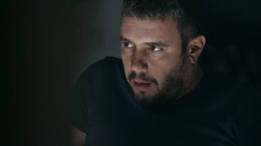 pc-Mastürbasyon video izlerken adam