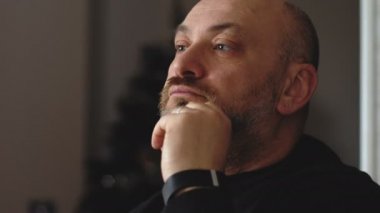 Dalgın emin kel olgun man.reasoning, fikir, çözümleri