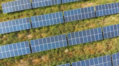 Rüzgar türbini elektrik üretiyor