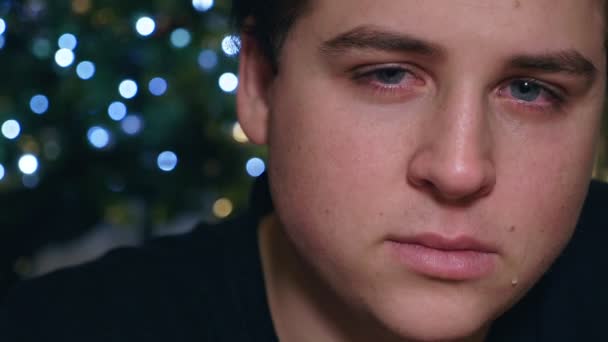 Tristeza Natal Deprimido Jovem Sozinho Chorando — Vídeo de Stock