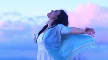 Rahatlatıcı genç bayan.