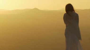 Rahatlatıcı genç bayan.