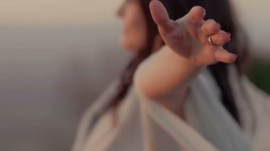 Rahatlatıcı genç bayan.