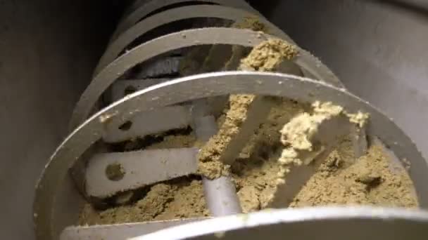 Industri Penghancur Turning Membuat Minyak Zaitun Selatan Italia — Stok Video