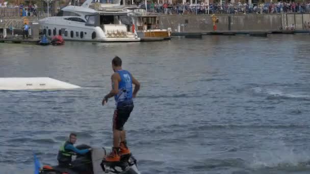 Flyboard Akrobatika Show Dinamikus Trükkök Master Augusztus 2018 Gdansk Lengyelország — Stock videók