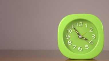 yeşil vintage çalar saat zaman hızlı yener- Zaman, hız, geçen- timelapse