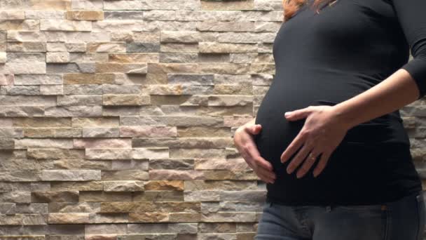 Donna Incinta Che Tocca Pancia Maternità Nascita — Video Stock