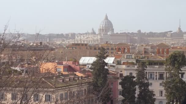 Melancolía Tristeza Pensamientos Mujer Joven Contempla Ciudad Roma — Vídeos de Stock
