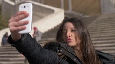 iki renkli modern saatler birlikte zaman yenerek- farklı odak