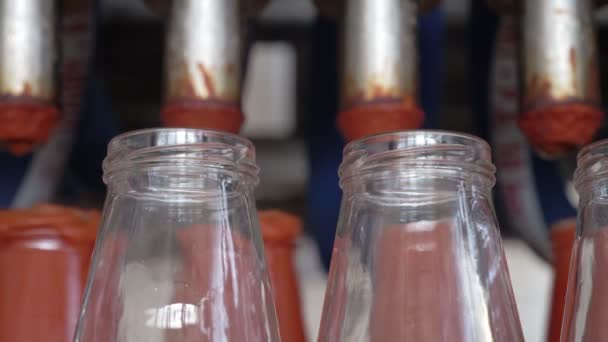 Llenar Botella Salsa Tomate Industria Tecnología Maquinaria — Vídeos de Stock