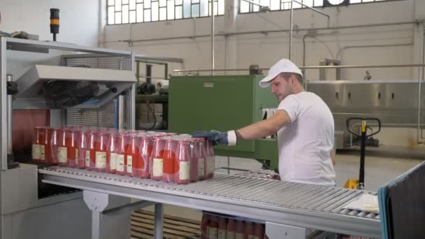 Frascos Molho Tomate Linha Transporte Molho Tomate Produção — Vídeo de Stock