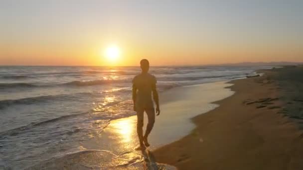 Jovem Homem Negro Praia — Vídeo de Stock