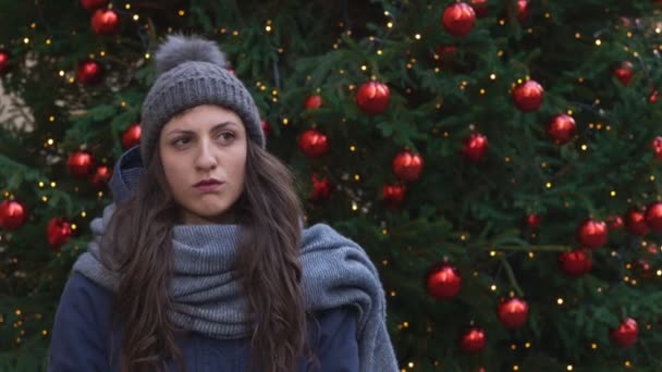 Portarit Van Kerstmis Liefde Presenteert Romantische Man Geeft Cadeau Aan — Stockvideo