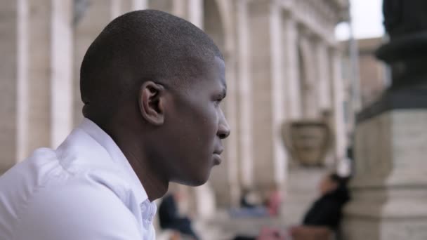 Пенсивна Чорно Африканська Американська Портрет Людини Відкритий Профіль — стокове відео