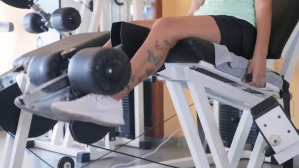 Entraînement Force Entraînement Femme Entraînement Ses Jambes Avec Machine Dans — Video