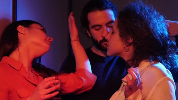 Sensual Game Three People Flirt Kisses Threesome Polygamy — стоковое видео
