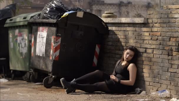 Drug Abused Young Woman Sitting Street Taking Dose Helping Man — Stock Video