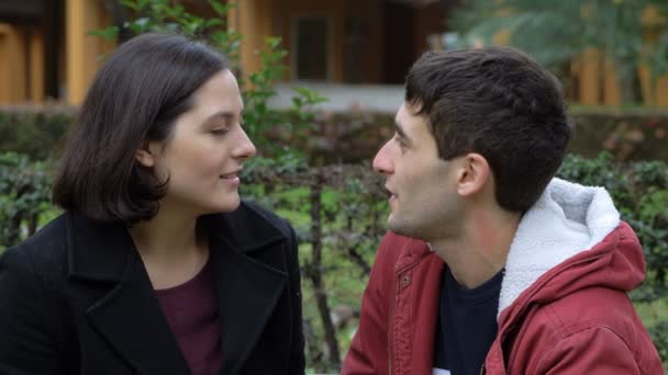 Junges Romantisches Paar Bei Einem Date — Stockvideo