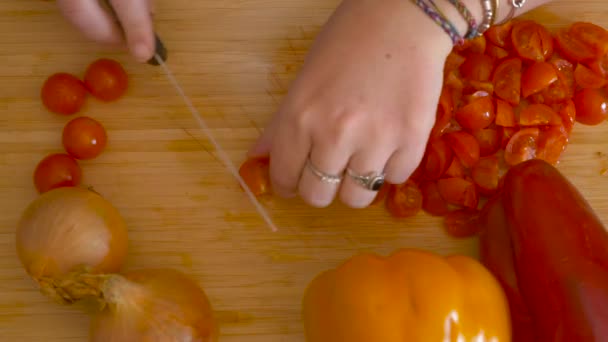 Memasak Spaghetti Dengan Tomat Ceri — Stok Video
