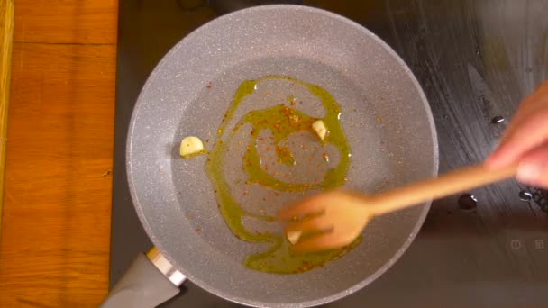 Espaguete Cozinha Com Tomates Cereja — Vídeo de Stock