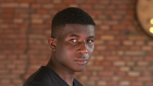 美国非洲青年男子 — 图库视频影像