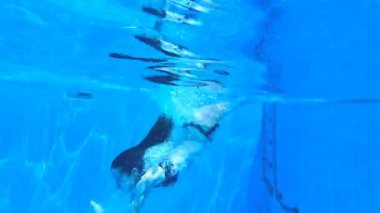 Şehvetli kadın yaz tatilinden zevk alıyor.