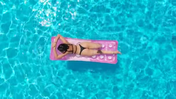 Pohled Shora Krásnou Smyslnou Ženu Bazénu — Stock video