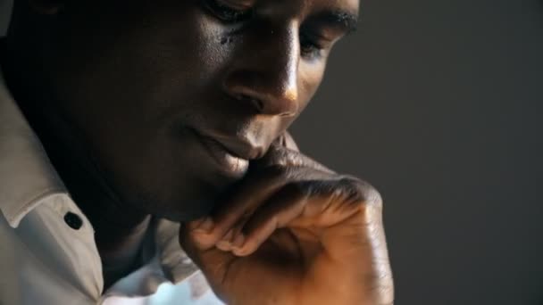Depressieve Trieste Afrikaanse Man — Stockvideo