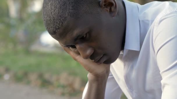 アフリカ系アメリカ人の若者の近景 — ストック動画