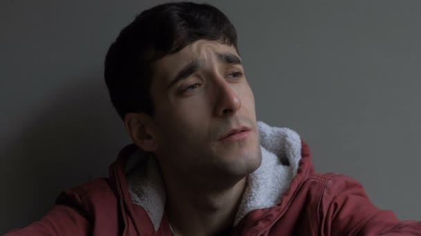 Trauriger Depressiver Junger Mann — Stockvideo