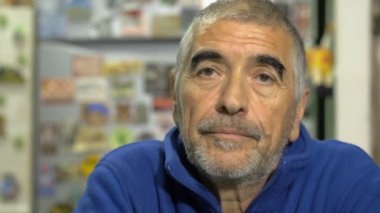 Olgun depresif düşünceli adam.