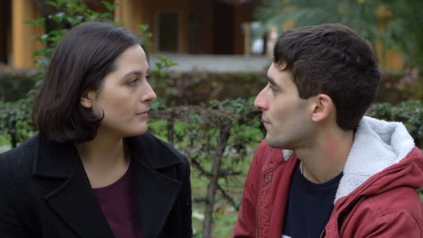 Tineri Cuplu Romantic Întâlnire — Videoclip de stoc