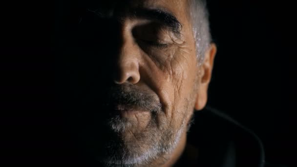 Maduro Deprimido Hombre Reflexivo — Vídeos de Stock